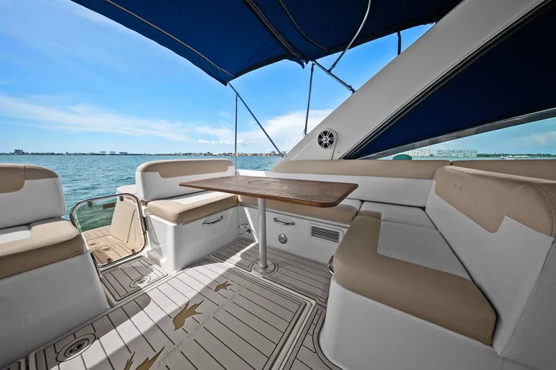 Slide: The Image of Sea Ray 370 VENTURE 2013 - 29