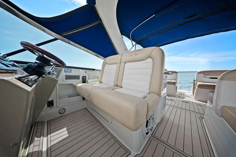 Slide: The Image of Sea Ray 370 VENTURE 2013 - 25