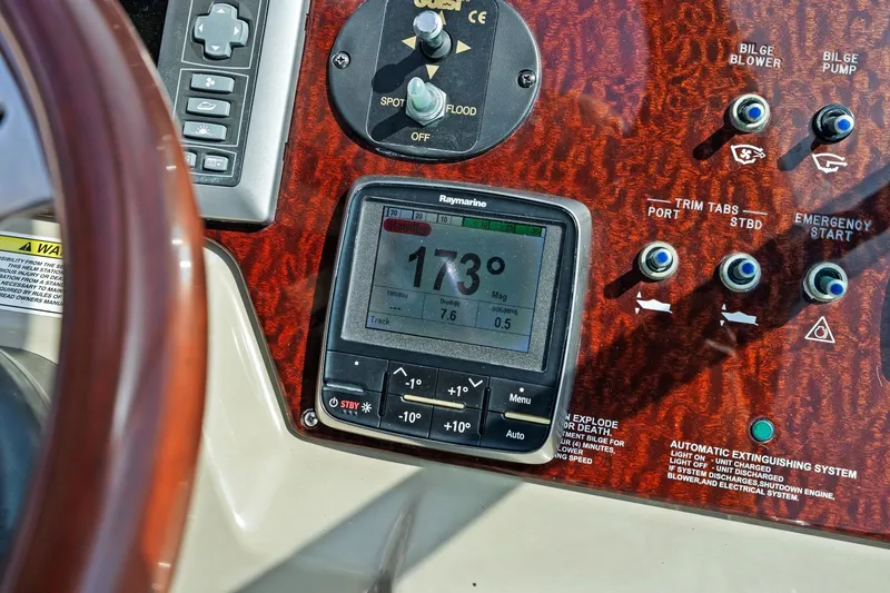 Slide: The Image of Sea Ray 370 VENTURE 2013 - 47