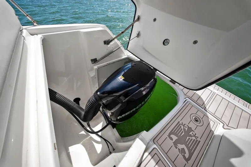 Slide: The Image of Sea Ray 370 VENTURE 2013 - 37