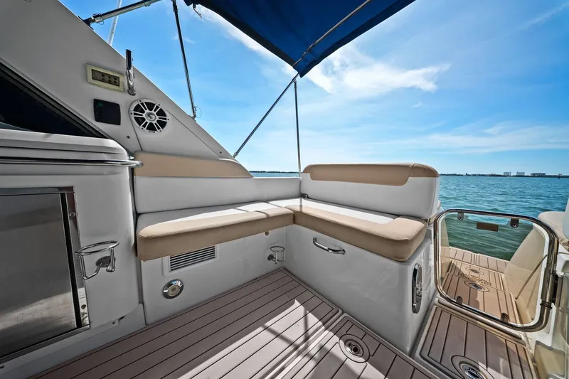 Slide: The Image of Sea Ray 370 VENTURE 2013 - 31