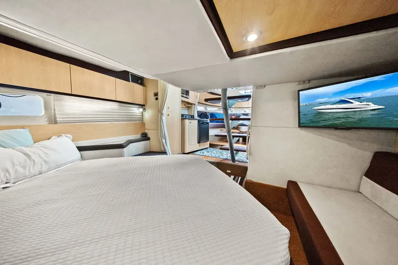 Slide: The Image of Sea Ray 370 VENTURE 2013 - 22