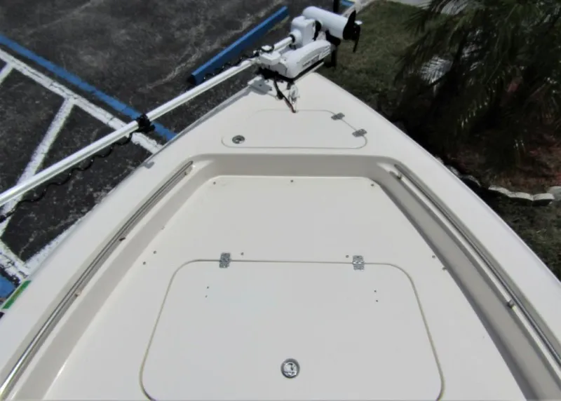 Slide: The Image of 2021 ShearWater 250 Carolina Bay boat bow with storage compartment and trolling motor. - 4
