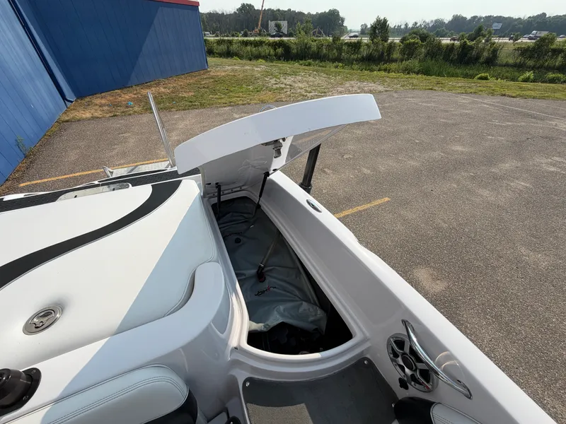 Slide: The Image of Nautique SV211 2006 - 14