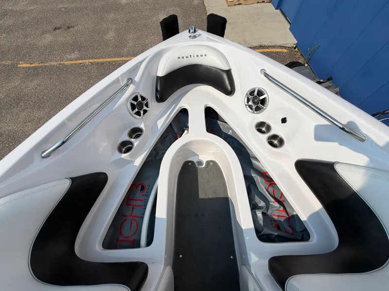 Slide: The Image of Nautique SV211 2006 - 32