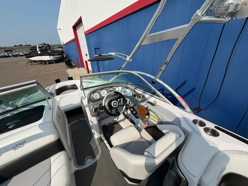 Slide: The Image of Nautique SV211 2006 - 25
