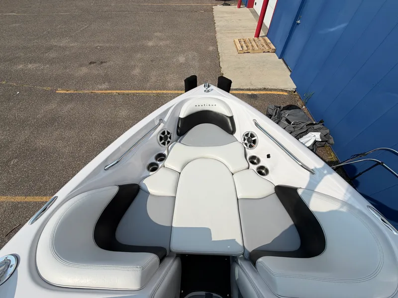 Slide: The Image of Nautique SV211 2006 - 30