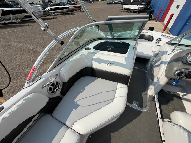 Slide: The Image of Nautique SV211 2006 - 22