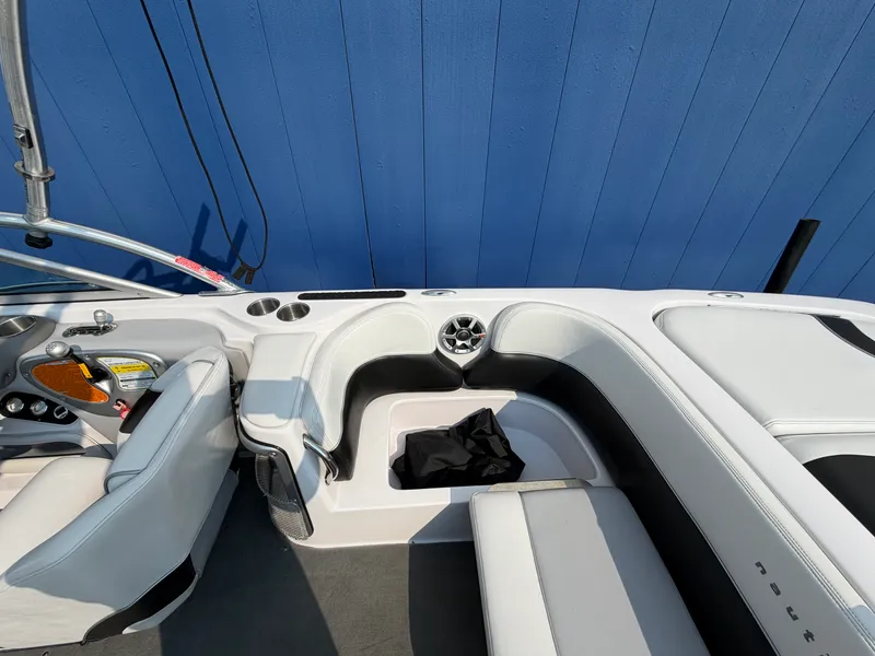 Slide: The Image of Nautique SV211 2006 - 18