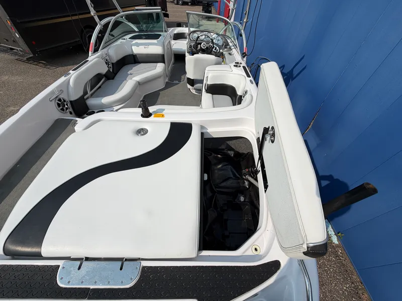 Slide: The Image of Nautique SV211 2006 - 9