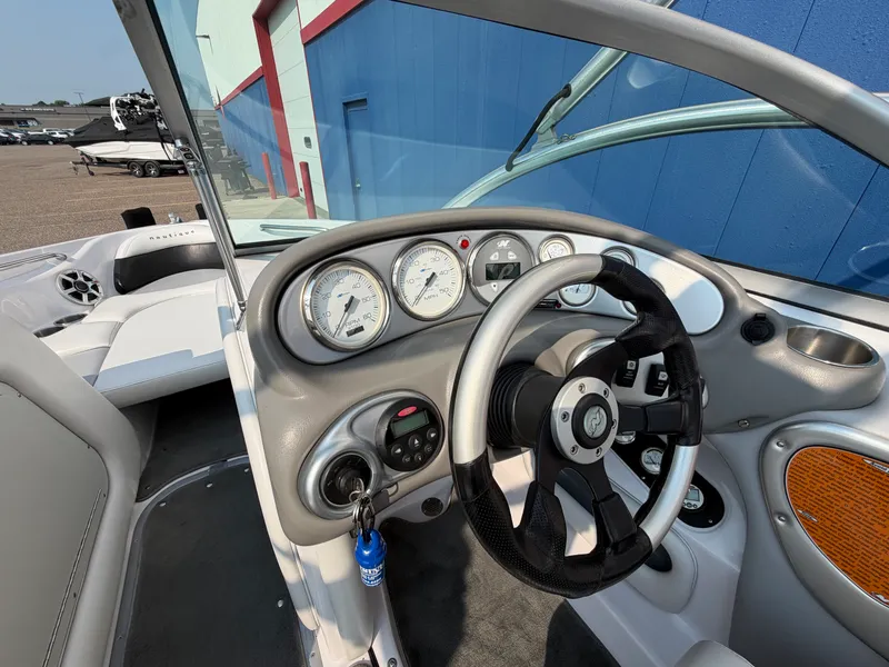 Slide: The Image of Nautique SV211 2006 - 28