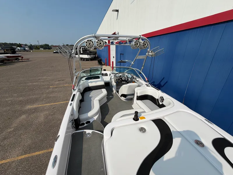 Slide: The Image of Nautique SV211 2006 - 10