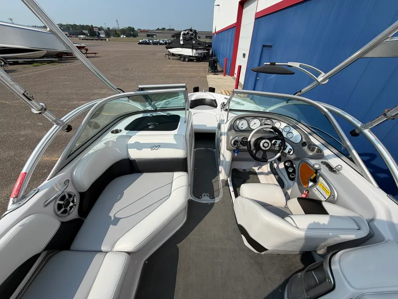 Slide: The Image of Nautique SV211 2006 - 24