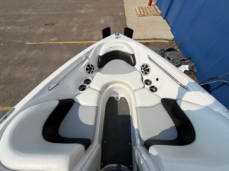 Slide: The Image of Nautique SV211 2006 - 31