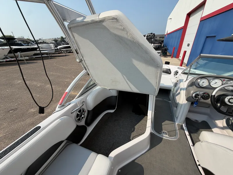 Slide: The Image of Nautique SV211 2006 - 23