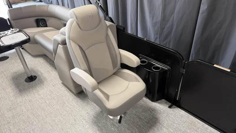 Slide: The Image of Premier 230SUNSATION 2027 - 31
