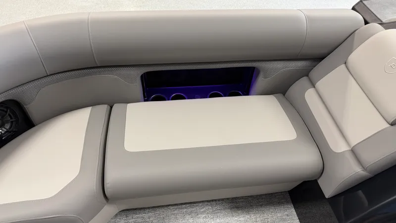 Slide: The Image of Premier 230SUNSATION 2027 - 15