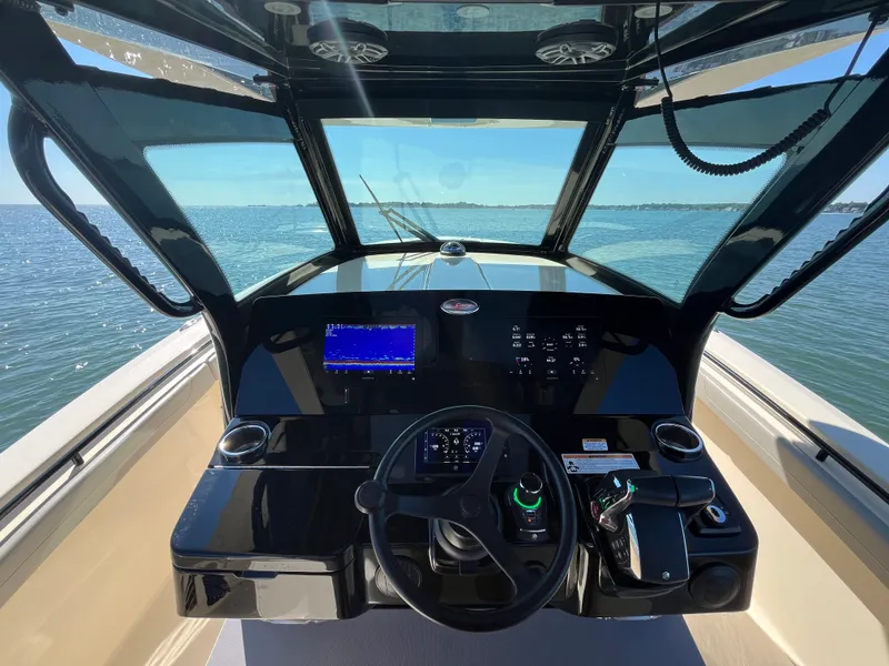 Slide: The Image of Scout 355 LXF 2024 - 19