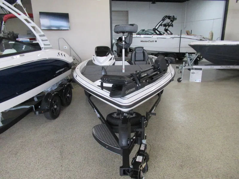 Slide: The Image of Caymas CX 20 PRO 2026 - 2