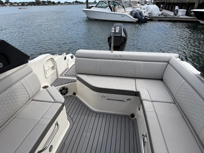 Slide: The Image of Sea Ray 270 SDX OB 2021 - 8