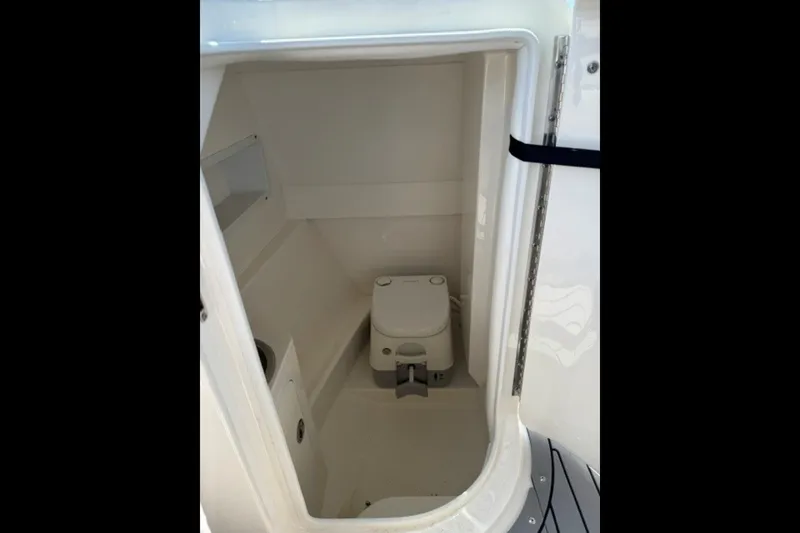 Slide: The Image of Sea Ray 270 SDX OB 2021 - 7