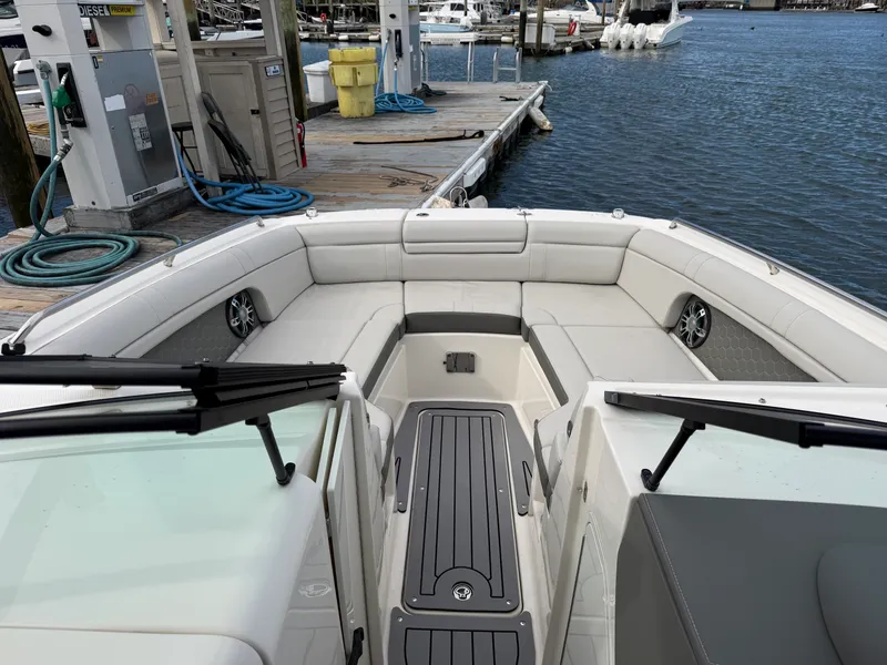 Slide: The Image of Sea Ray 270 SDX OB 2021 - 11