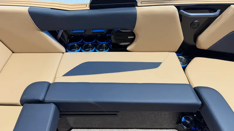 Slide: The Image of Mastercraft NXT20 2027 - 34