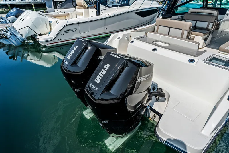Slide: The Image of Boston Whaler 330 Vantage 2027 - 5