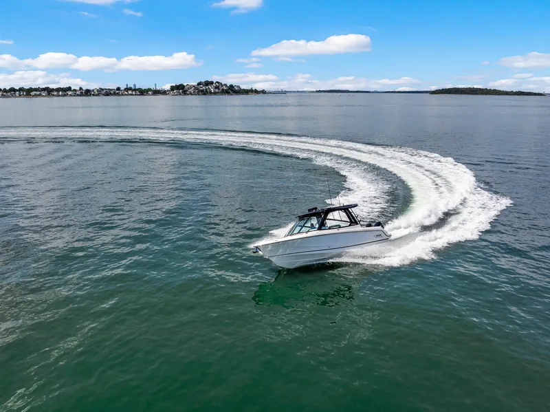 Slide: The Image of Boston Whaler 330 Vantage 2027 - 36