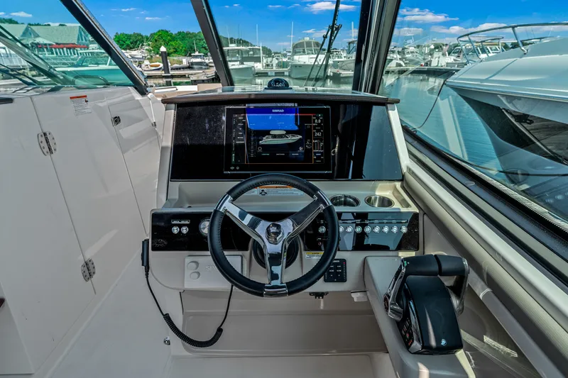 Slide: The Image of Boston Whaler 330 Vantage 2027 - 22