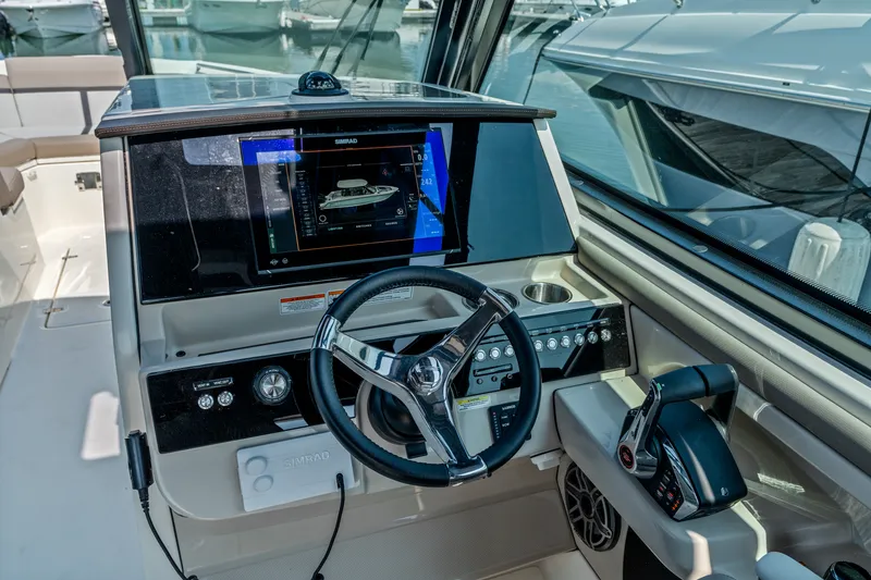 Slide: The Image of Boston Whaler 330 Vantage 2027 - 24