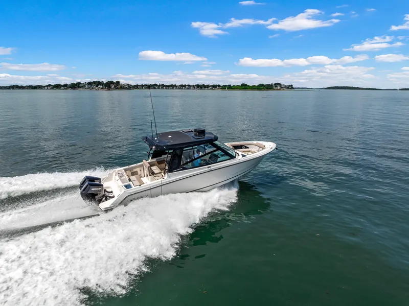 Slide: The Image of Boston Whaler 330 Vantage 2027 - 34