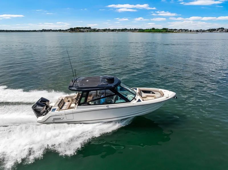 Slide: The Image of Boston Whaler 330 Vantage 2027 - 35