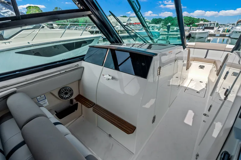 Slide: The Image of Boston Whaler 330 Vantage 2027 - 25