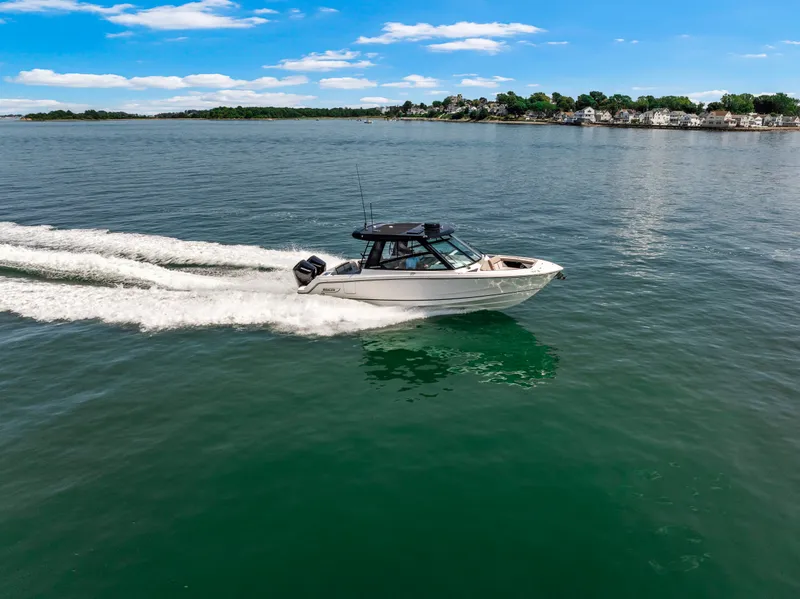 Slide: The Image of Boston Whaler 330 Vantage 2027 - 38