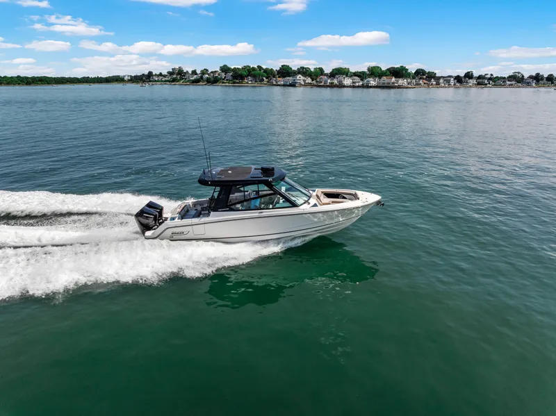 Slide: The Image of Boston Whaler 330 Vantage 2027 - 0