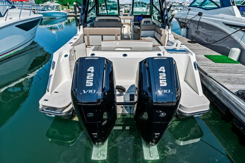 Slide: The Image of Boston Whaler 330 Vantage 2027 - 4