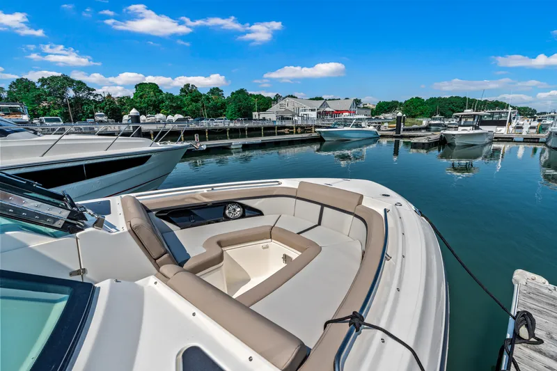 Slide: The Image of Boston Whaler 330 Vantage 2027 - 32