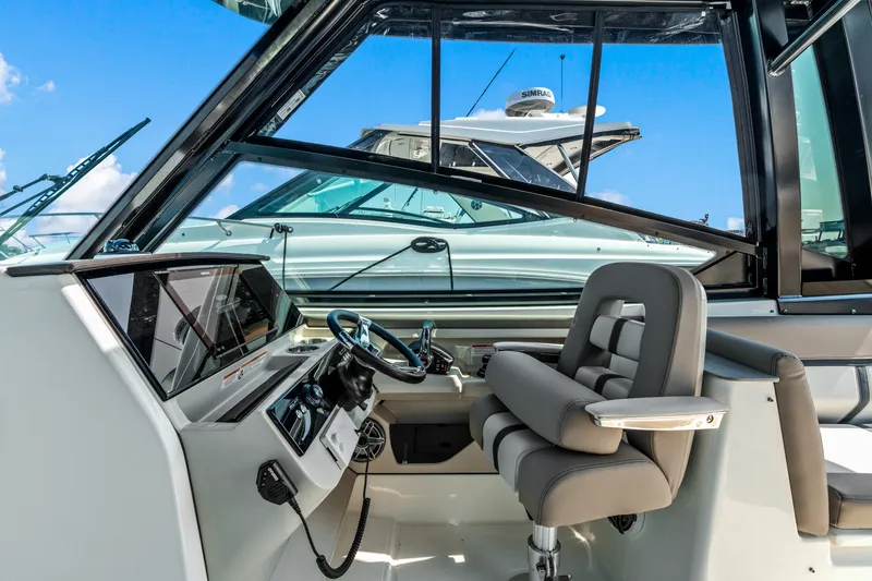 Slide: The Image of Boston Whaler 330 Vantage 2027 - 18