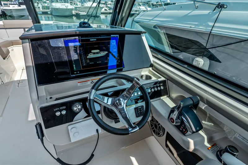 Slide: The Image of Boston Whaler 330 Vantage 2027 - 21
