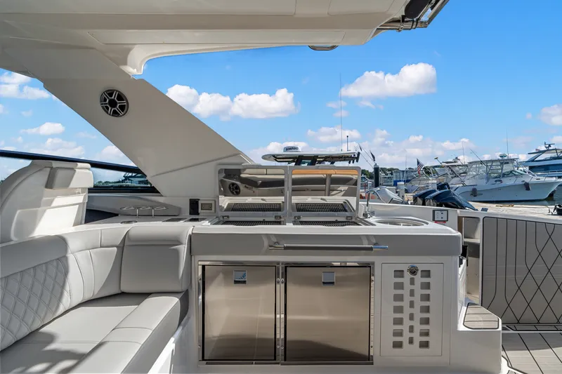 Slide: The Image of Sea Ray SLX 400 Outboard 2026 - 16