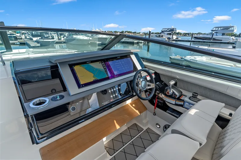 Slide: The Image of Sea Ray SLX 400 Outboard 2026 - 27
