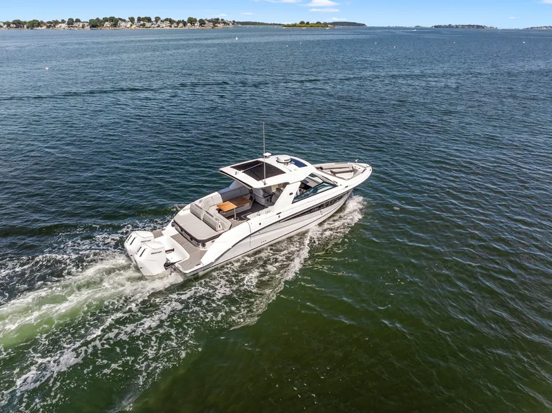 Slide: The Image of Sea Ray SLX 400 Outboard 2026 - 51