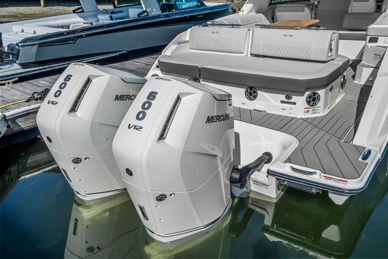Slide: The Image of Sea Ray SLX 400 Outboard 2026 - 6