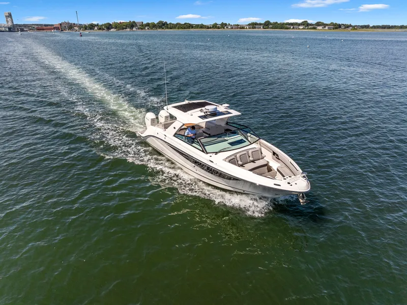Slide: The Image of Sea Ray SLX 400 Outboard 2026 - 50