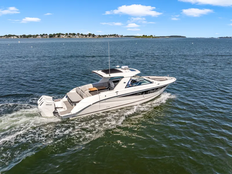 Slide: The Image of Sea Ray SLX 400 Outboard 2026 - 49