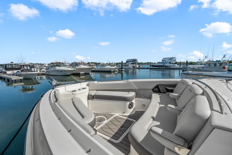 Slide: The Image of Sea Ray SLX 400 Outboard 2026 - 44