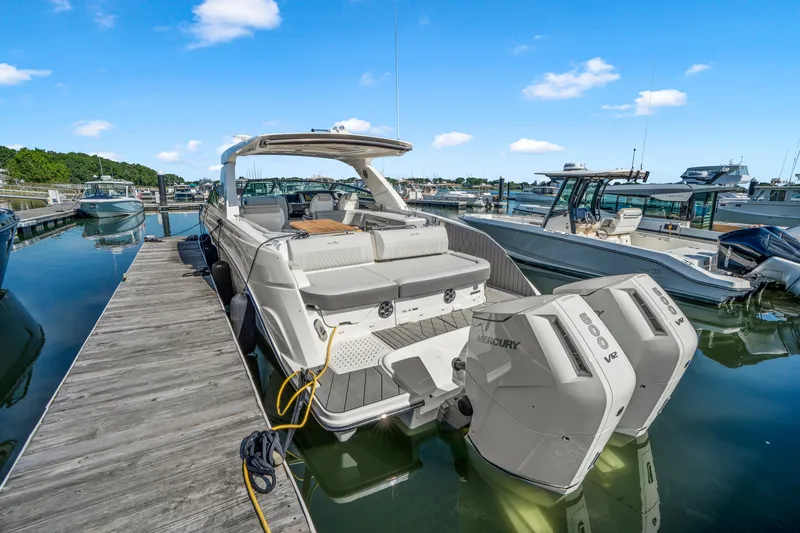Slide: The Image of Sea Ray SLX 400 Outboard 2026 - 5
