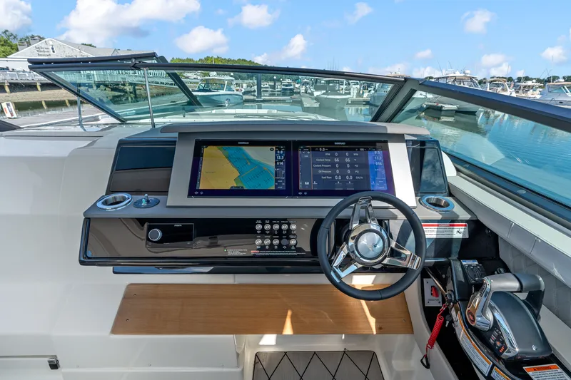 Slide: The Image of Sea Ray SLX 400 Outboard 2026 - 28