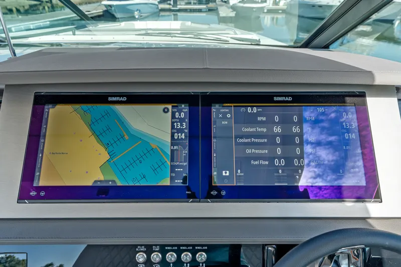 Slide: The Image of Sea Ray SLX 400 Outboard 2026 - 31